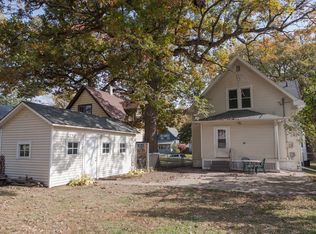 829 Oakland Rd NE, Cedar Rapids, IA 52402