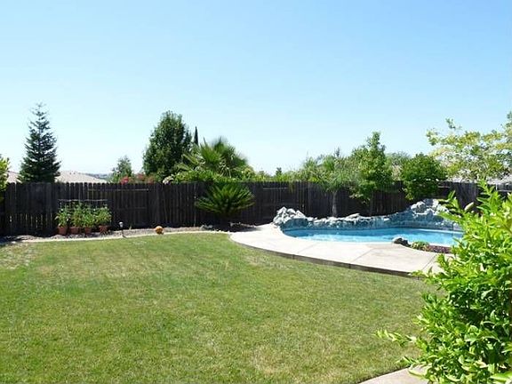 4th image of 421 Listowe Dr