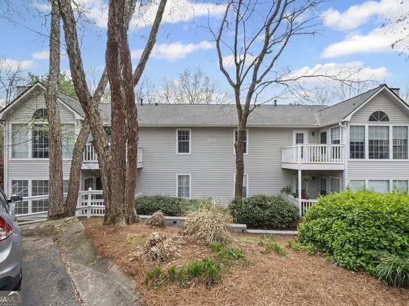704 Gettysburg Pl, Sandy Springs, GA 30350