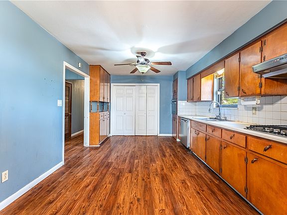 2nd image of 209 W Eliff St