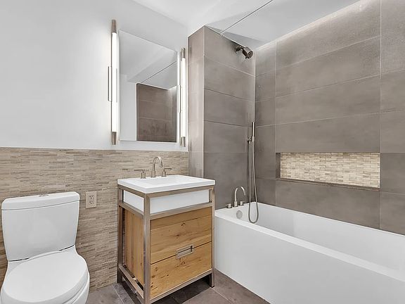 4th image of 211 E 13th St #1C
