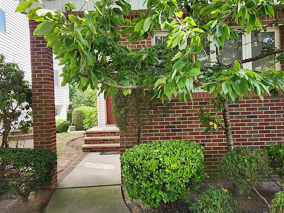 5th image of 279 Whitman Dr
