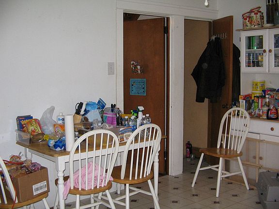 Family Size Eat-In Kitchen