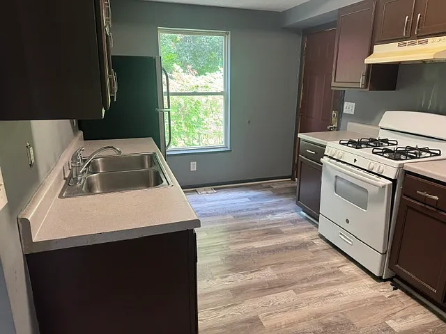 1531 Andrews St — Photo 6