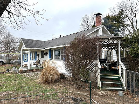 4th image of 820 2nd Street