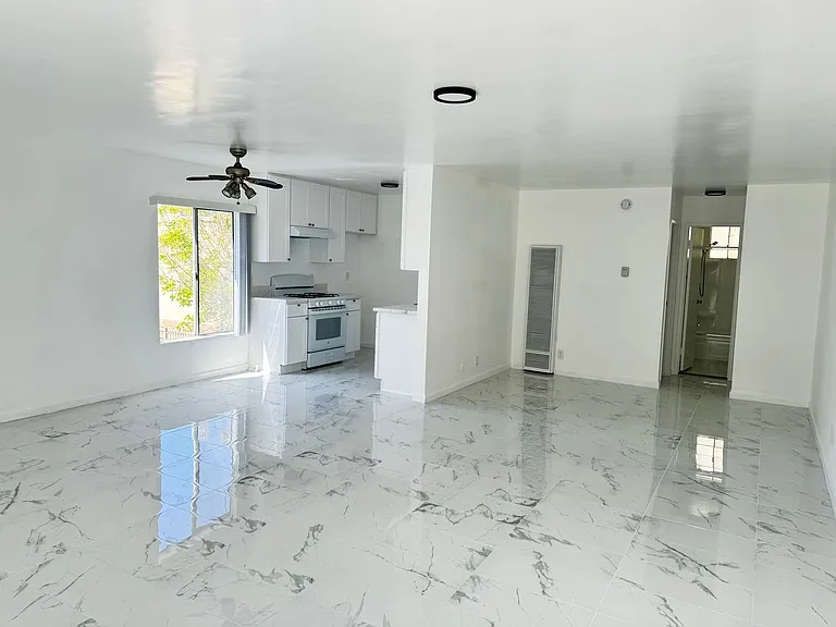 21744 Septo St — Photo 5