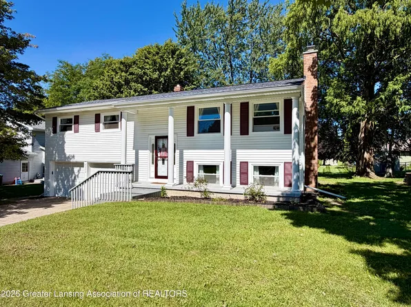 5004 Plum Hollow Dr, Lansing, MI 48917