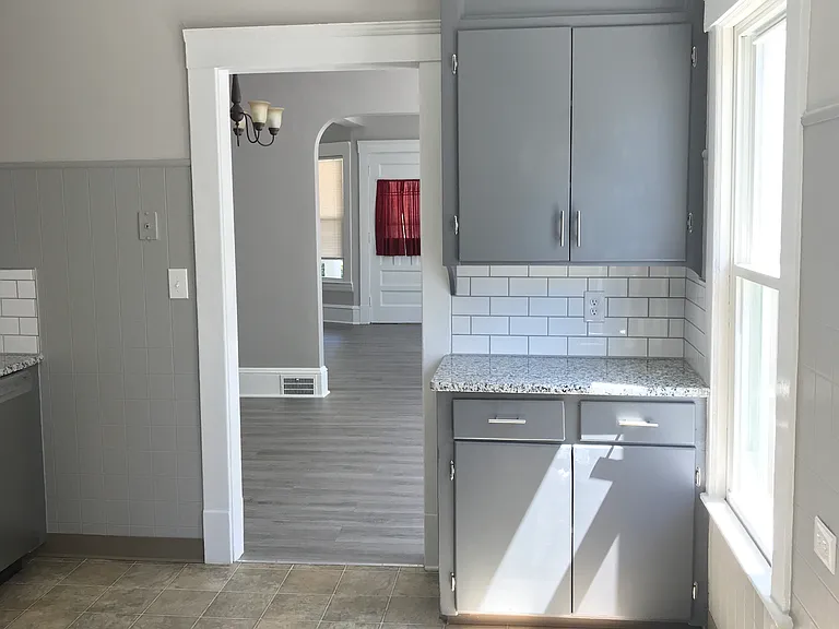 1506 Wyandotte Ave — Photo 11