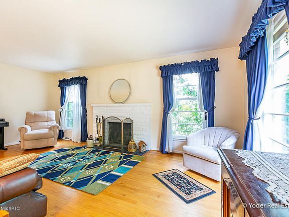 5th image of 2540 Richards Dr SE