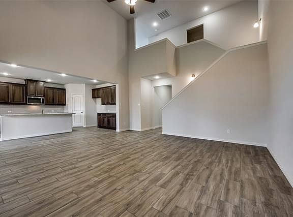 4th image of 1028 Legacy Oaks