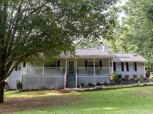 150 Swan Lake Dr, Stockbridge, GA 30281