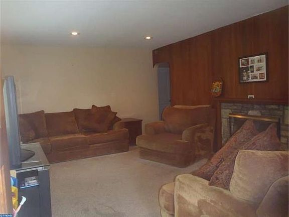 5th image of 514 Smithfield Ave