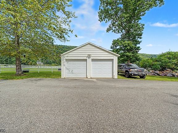 4th image of 927 Owassa Rd