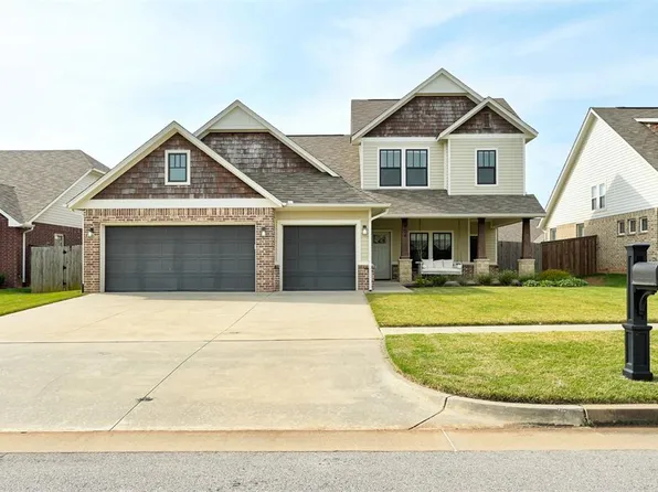 904 NE 21st St, Moore, OK 73160