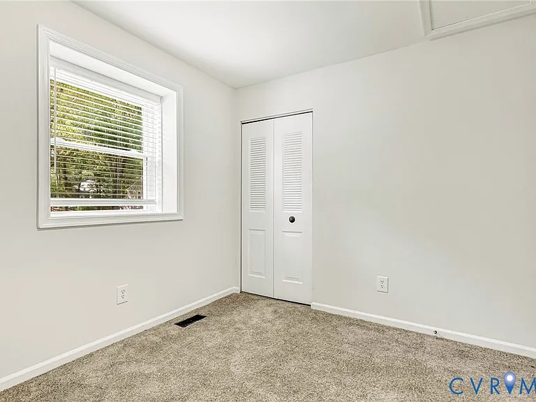 9015 Covewood Rd — Photo 10
