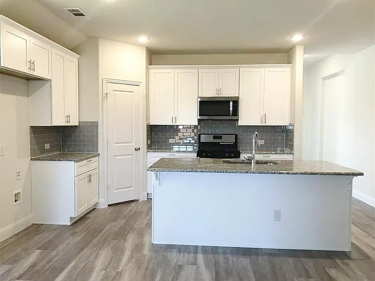 3817 Bennett Trl — Photo 4