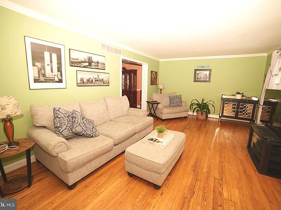 3rd image of 2318 Shipley Rd