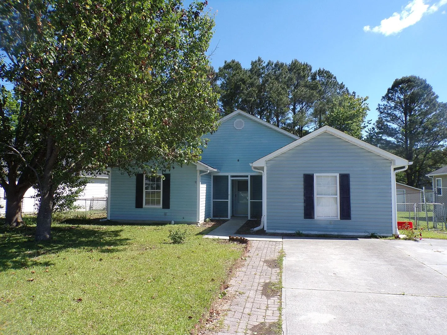Lovely 3 Bedroom 2 Full Bathroom with a Bonus Room located in Springdale Acres — Photo 2