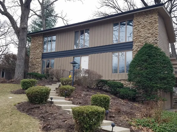 2203 Country Knoll Ln, Elgin, IL 60123