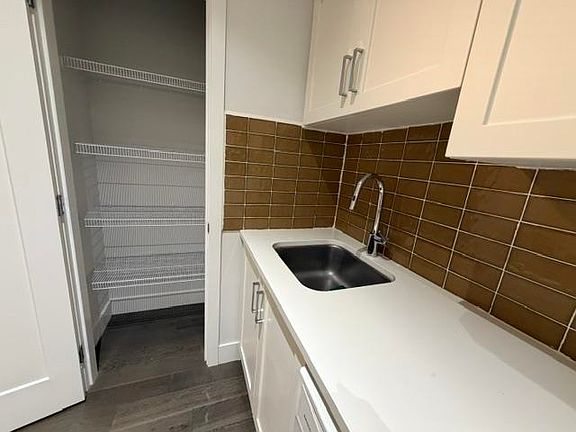 5th image of 16487 103rd Ave #Basement