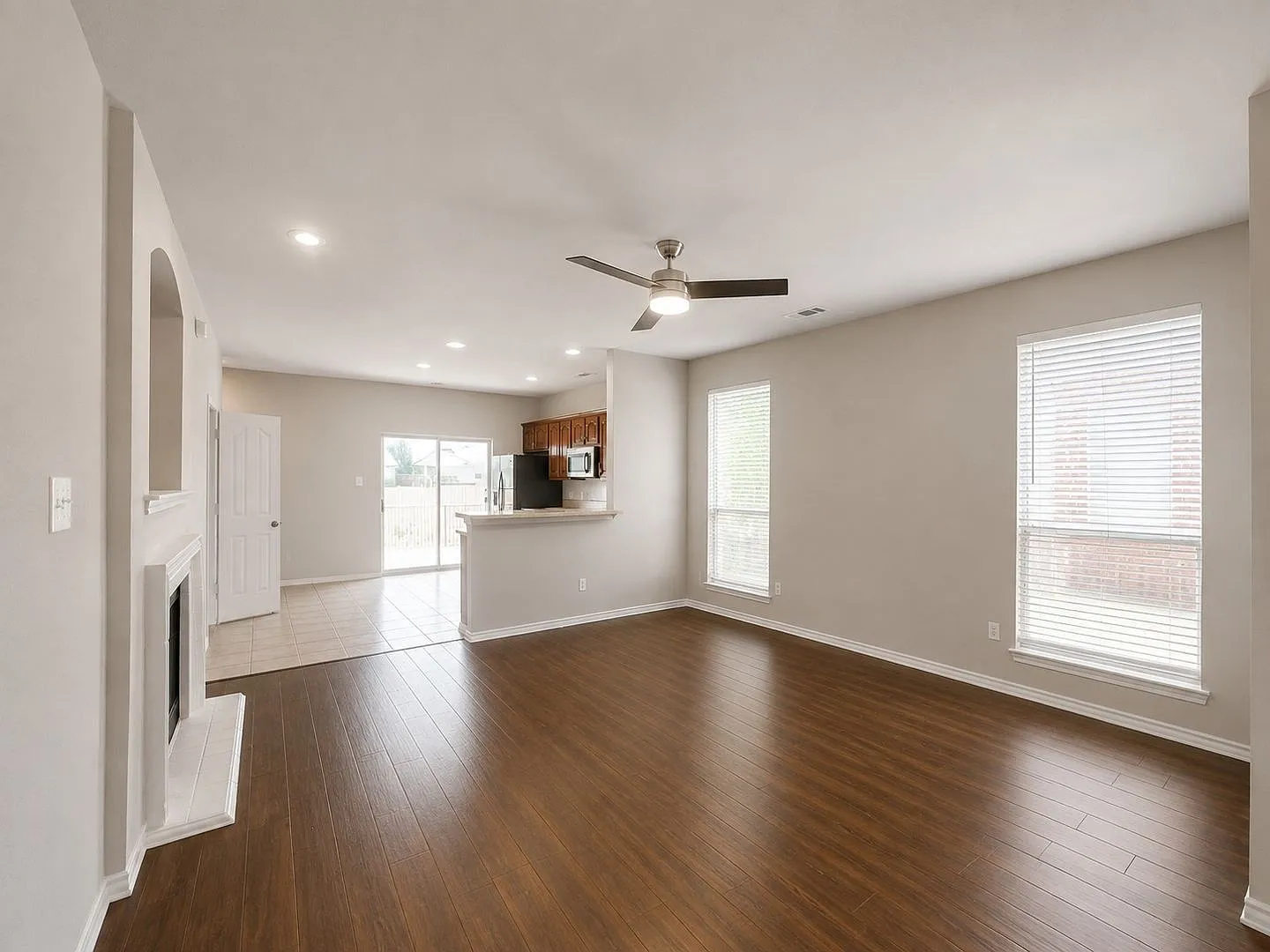 Gorgeous 3 Bedroom House for rent in North Fort Worth with an office room! — Photo 4