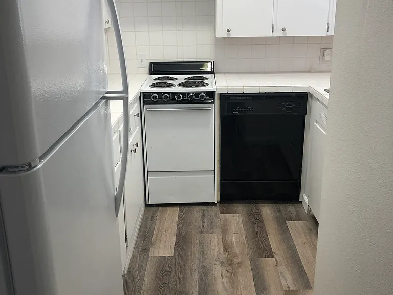 117 E 11th Ave — Photo 3