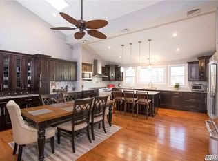 528 Caledonia Rd, Dix Hills, NY 11746