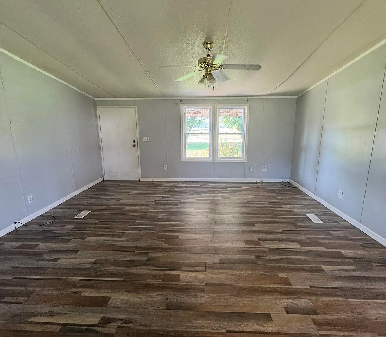 3 bed, 2.0 bath, 1456 sqft, $900 — Photo 2