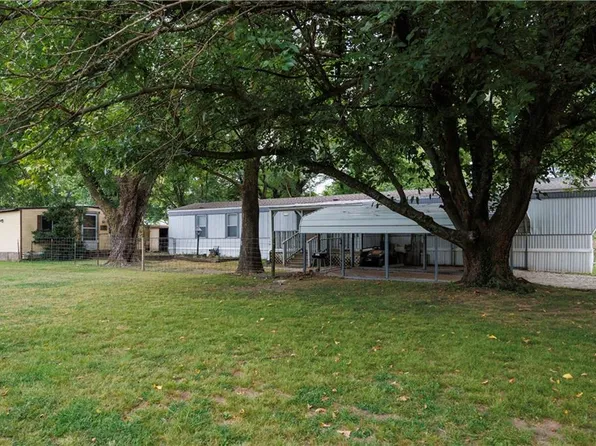 205 W Olive St, Tyro, KS 67364