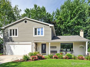 337 Birchwood Dr, Naperville, IL 60540