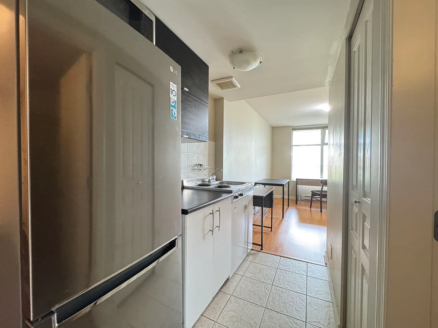1 bed, 450 sqft, $1,350 — Photo 3