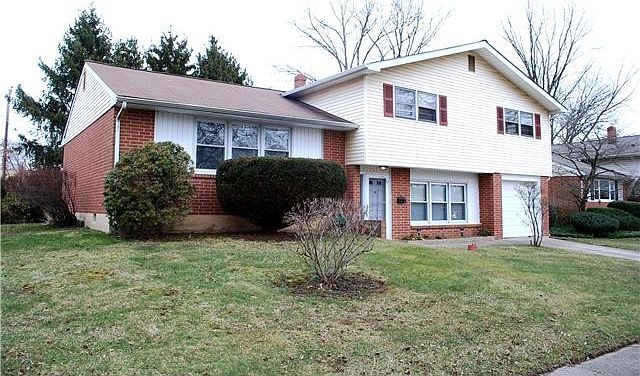 4 bedroom split-level with 1-car garage