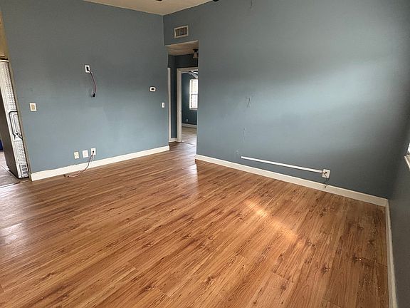3rd image of 3022 French Ave