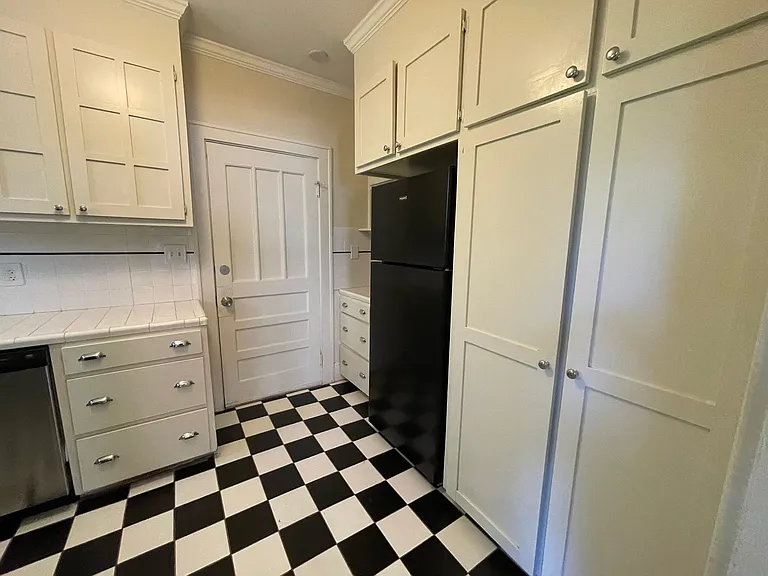 3303 Abingdon Rd — Photo 29