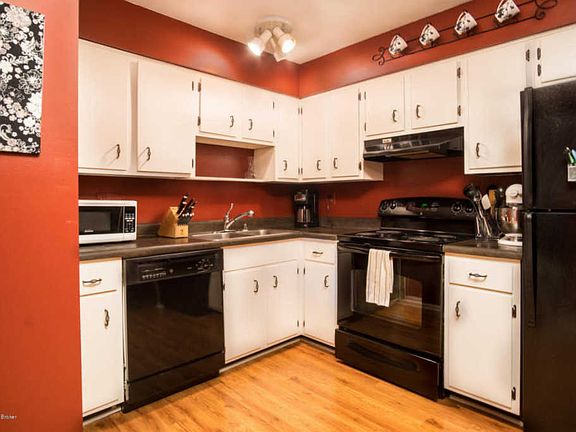 3rd image of 620 Logsdon Ct