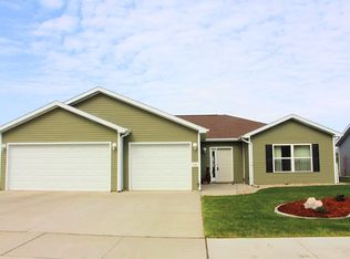 3013 10th St NW, Minot, ND 58703