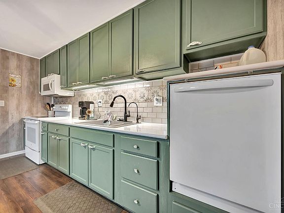 4th image of 814 Arthur St