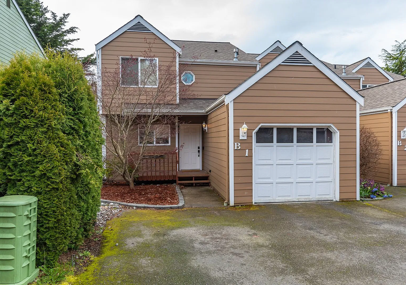 3 Bedroom 3 Bath Townhouse — Photo 1