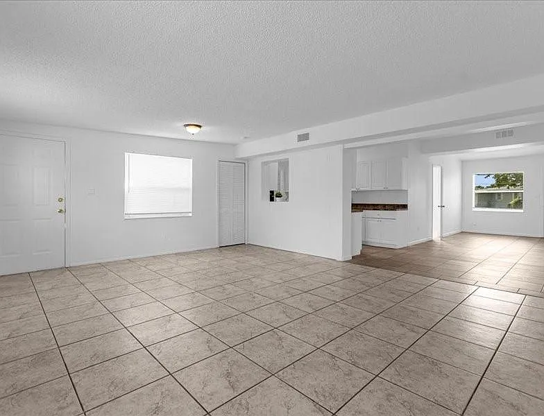 Building Photo - 1207 Barbados Ave