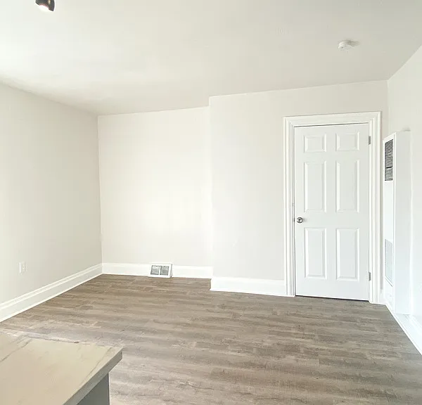 321 38th St #3 — Photo 14