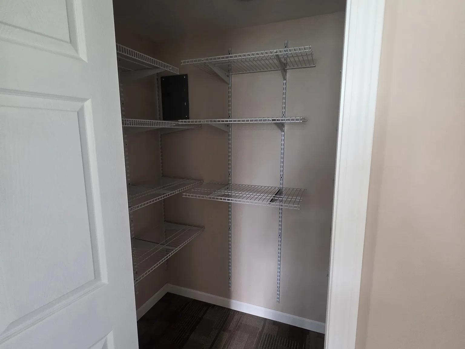 3 bed, 2379 sqft, $2,000 — Photo 4