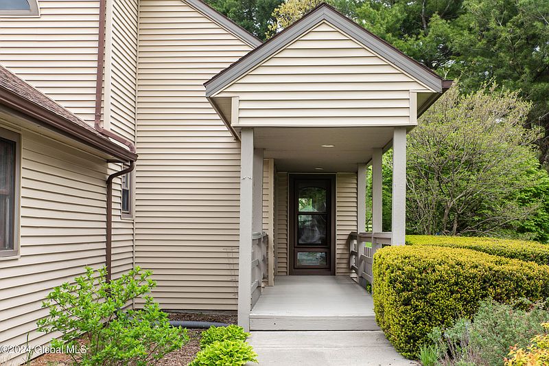 2nd image of 11 Blue Jay Way