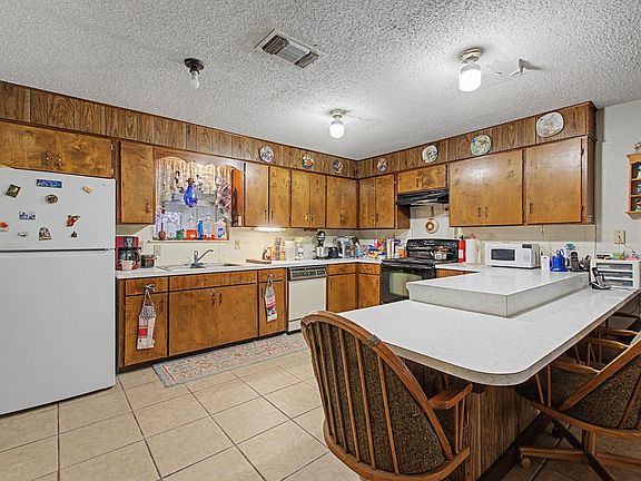 2nd image of 1701 Valley View Lane