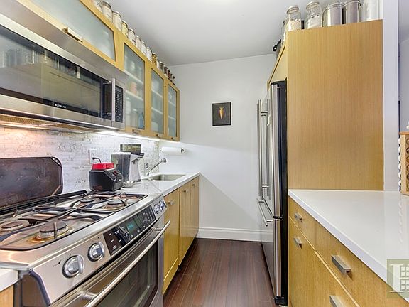 2nd image of 211 E 46th St #33F