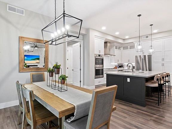 5th image of 5250 E Deer Valley Dr #256