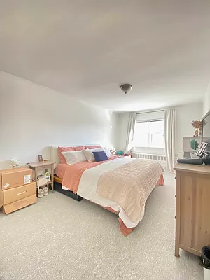 Rented by Zikos Realty Services | media 9