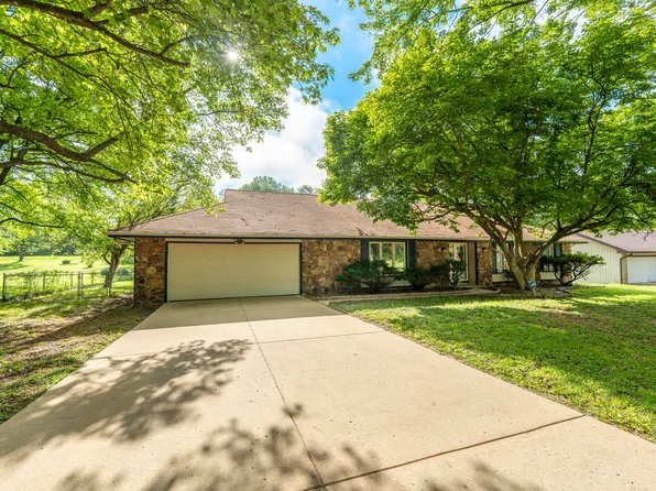 4852 S Charleston Avenue, Springfield, MO 65804