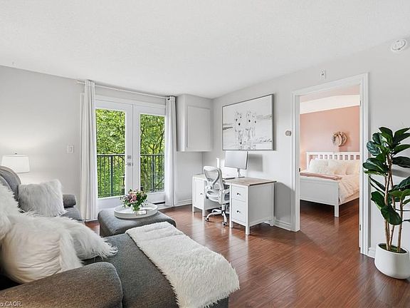 4th image of 2030 Cleaver Ave #322