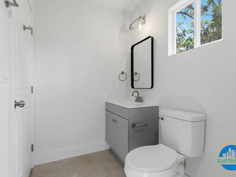 701 W Plaza Pl #B — Photo 26