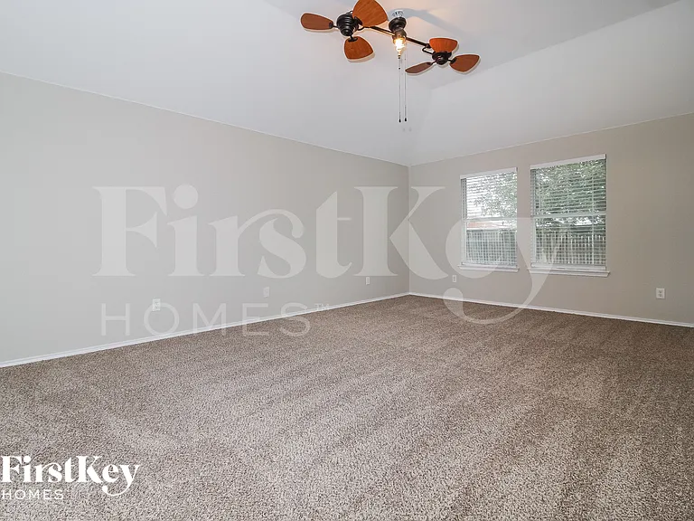 802 Hawthorne Rd — Photo 7